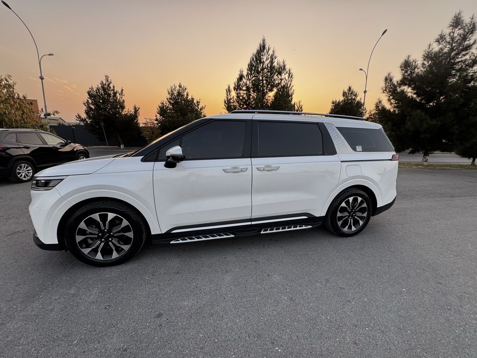 Kia Carnival мошина холати зўр, 360 камера, барча қулайликлари бор.