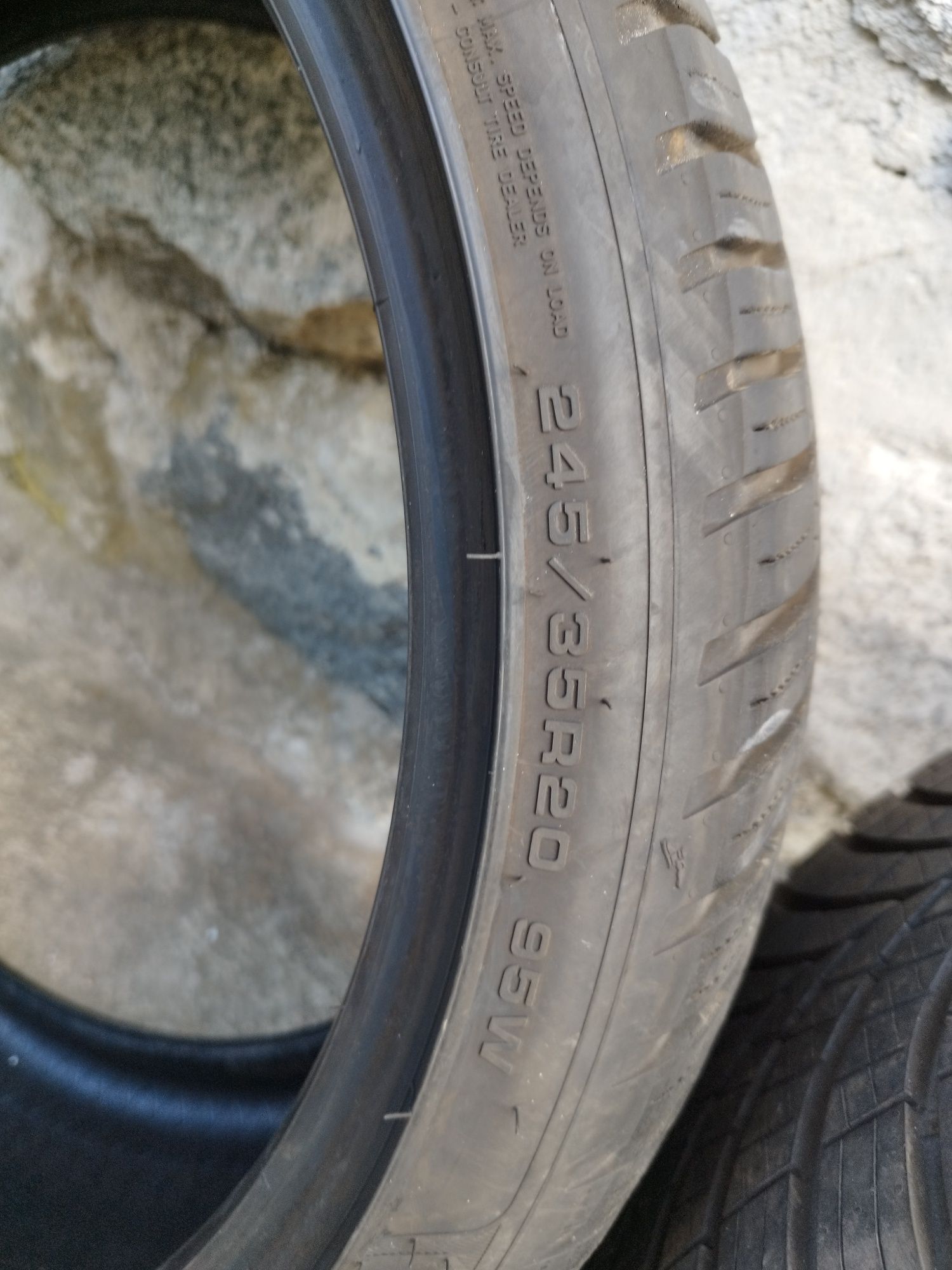Зимни гуми 245/35/20 Goodyear DOT0325