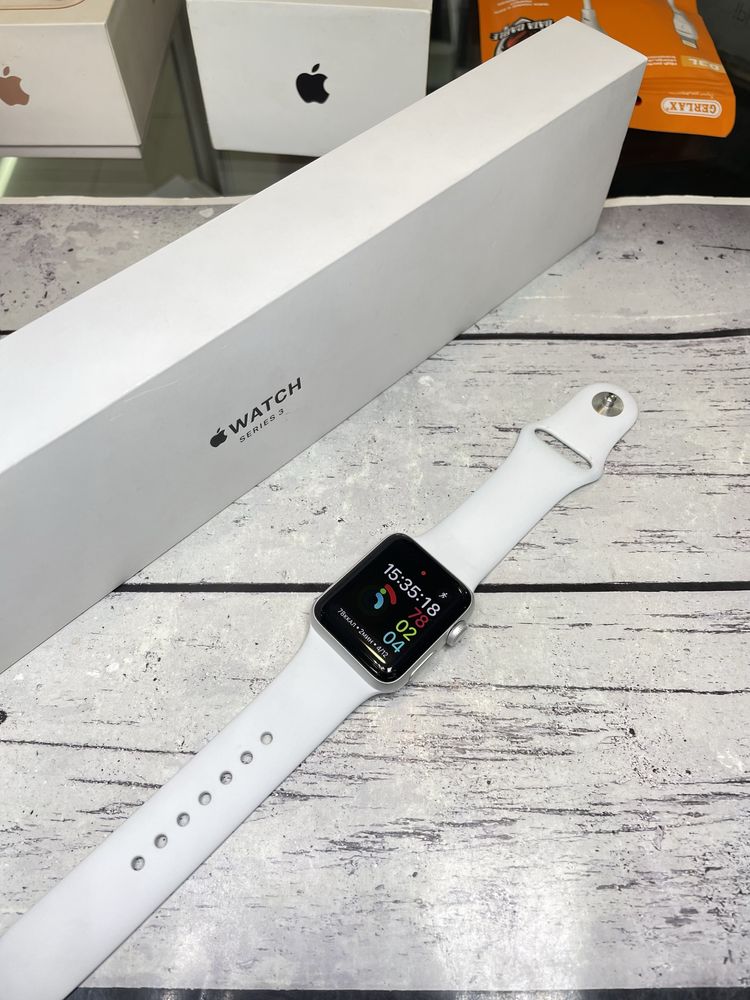 Часы Apple Watch 3