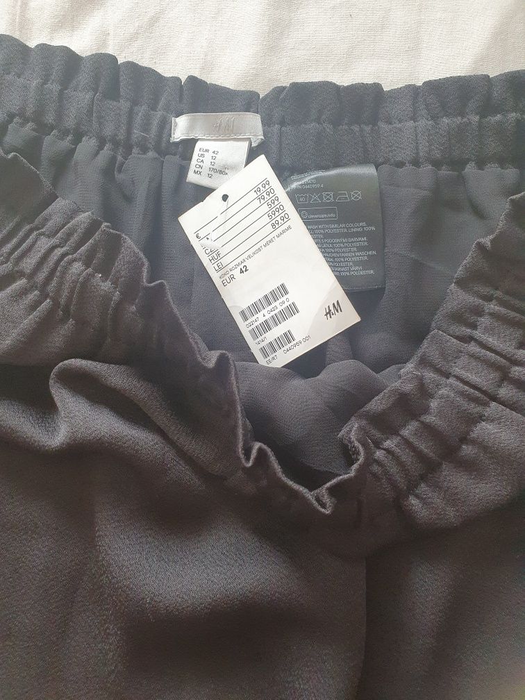 Vand fusta noua cu eticheta, marca H&M, marime 42