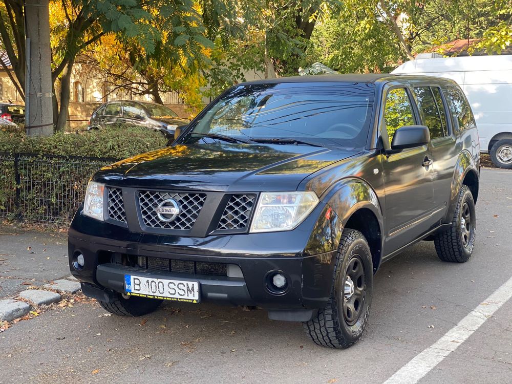 Nissan Pathinder 2010 2.5 L diesel 6+1 trepte 4 x 4 clima var +/-