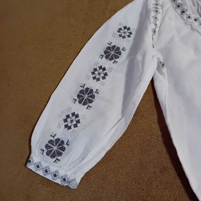 Ie fata model traditional