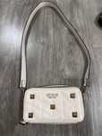 Дамска чанта на Guess