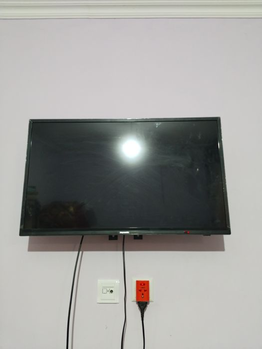 TELIVIZOR 32 skywort made in china 2) VISTL telivizor 32  tuner