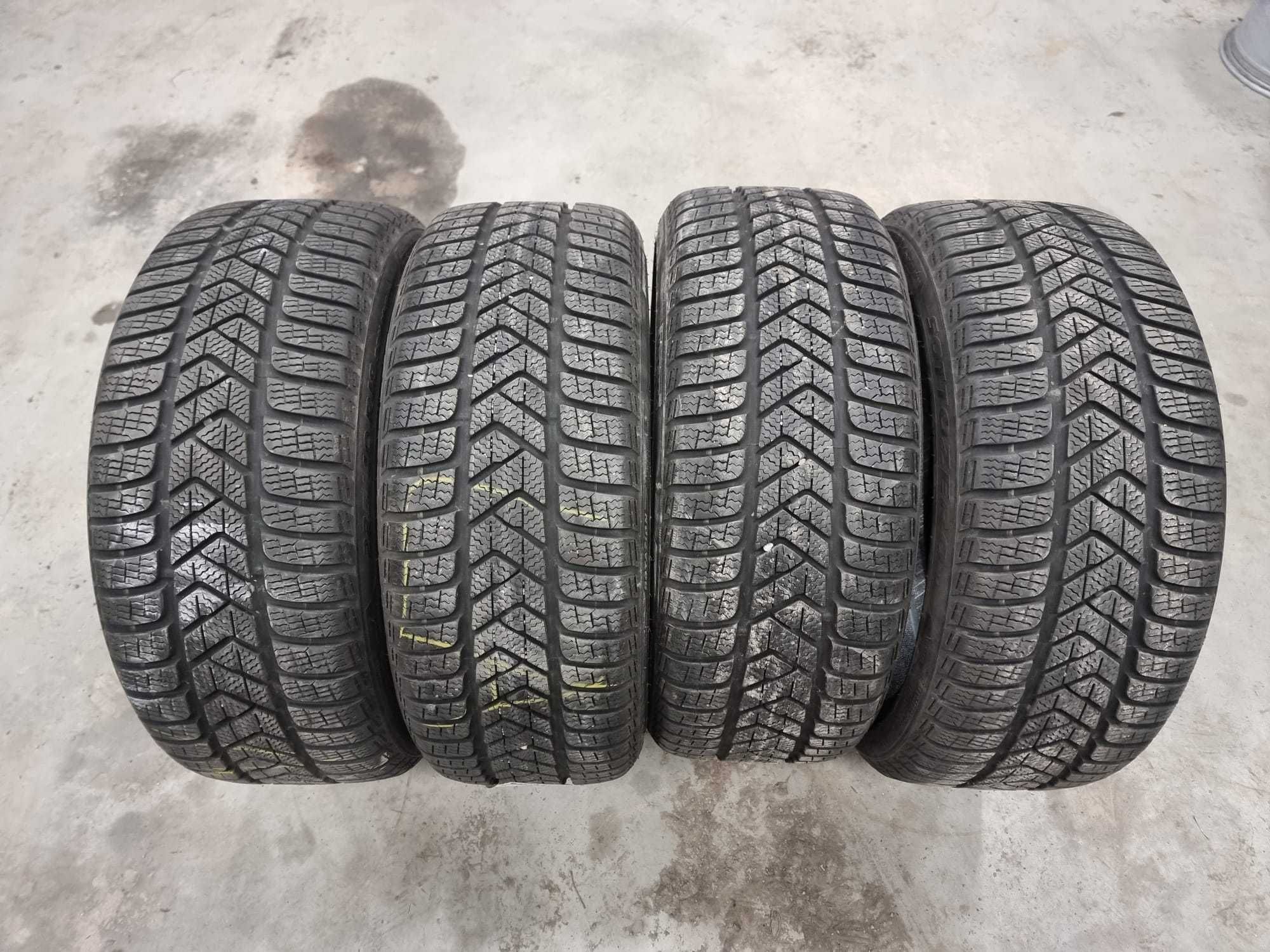 4 Anvelope de IARNA 225.40.18 'Pirelli'; stare foarte buna
