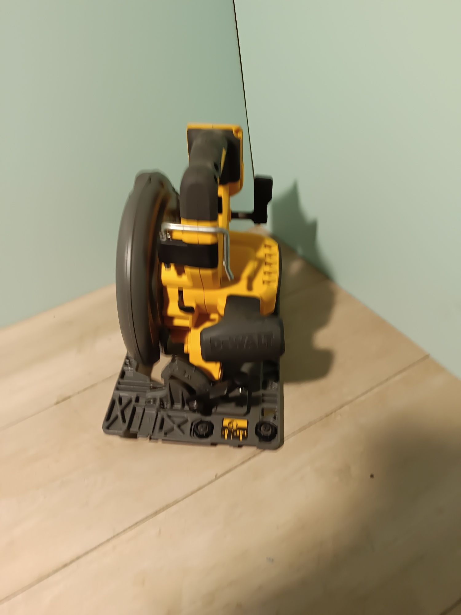 Fierăstrău Circular Brushless dewalt 54v