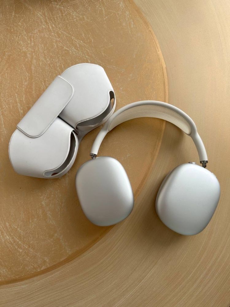 Airpods Max Original Apple product.