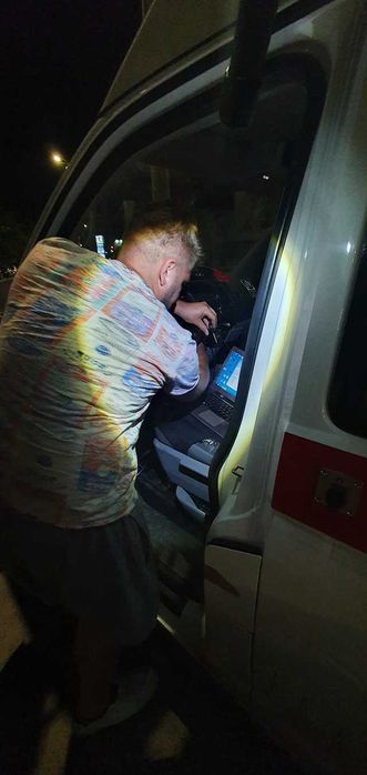 Reparatii contacte auto, programare cheie cu cip sau cheie pierduta