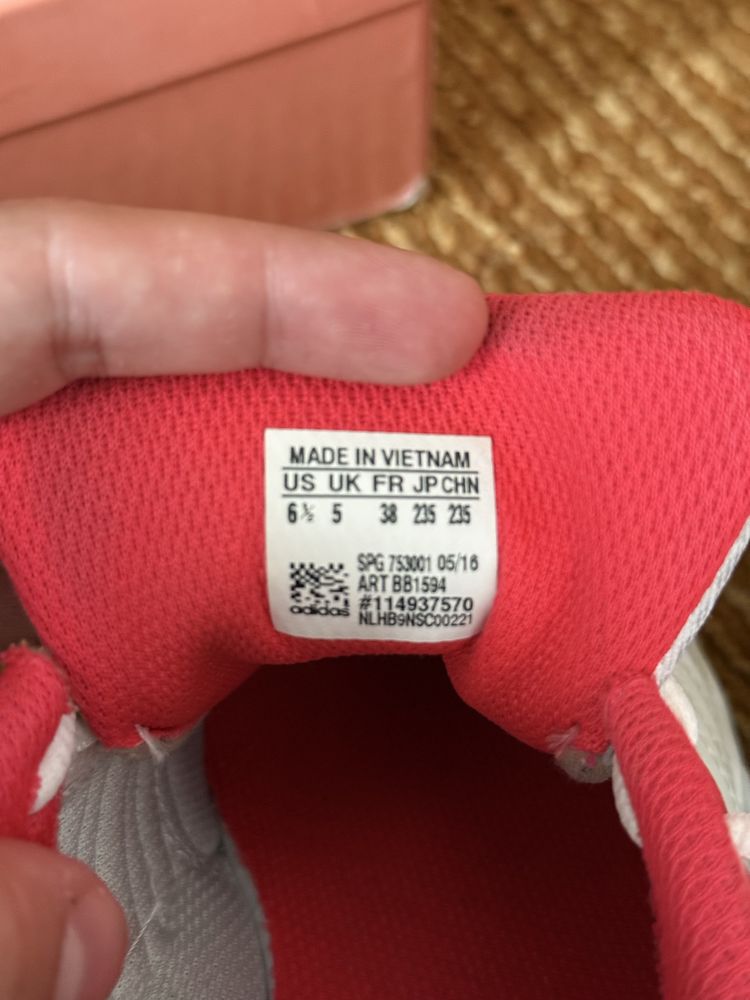 Спортни дамски обувки на Adidas