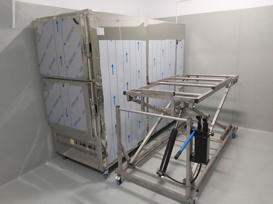 Frigider mortuar,  sala de pregătire