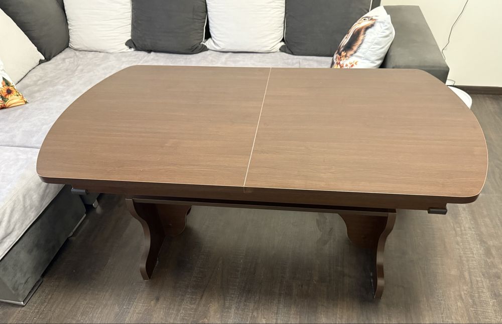 Продава се масивна разтегателна маса с регулируема височина!