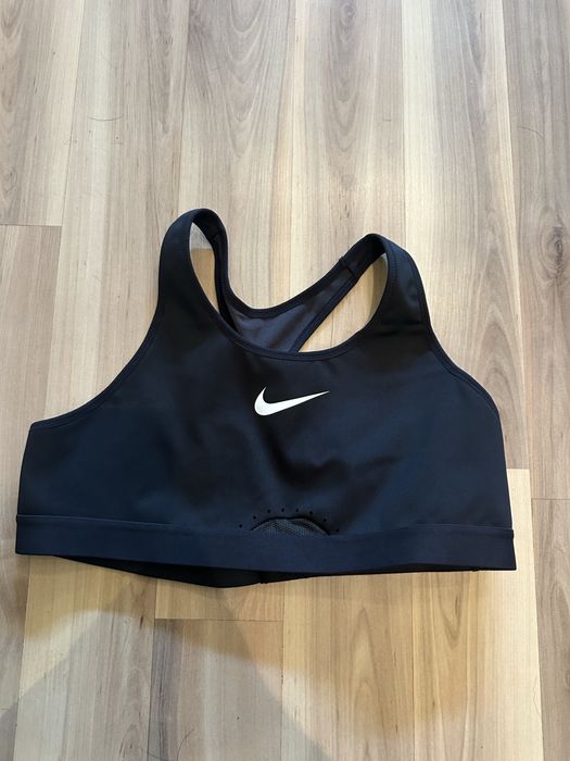 Спортно бюстие найк, ново, без етикет.