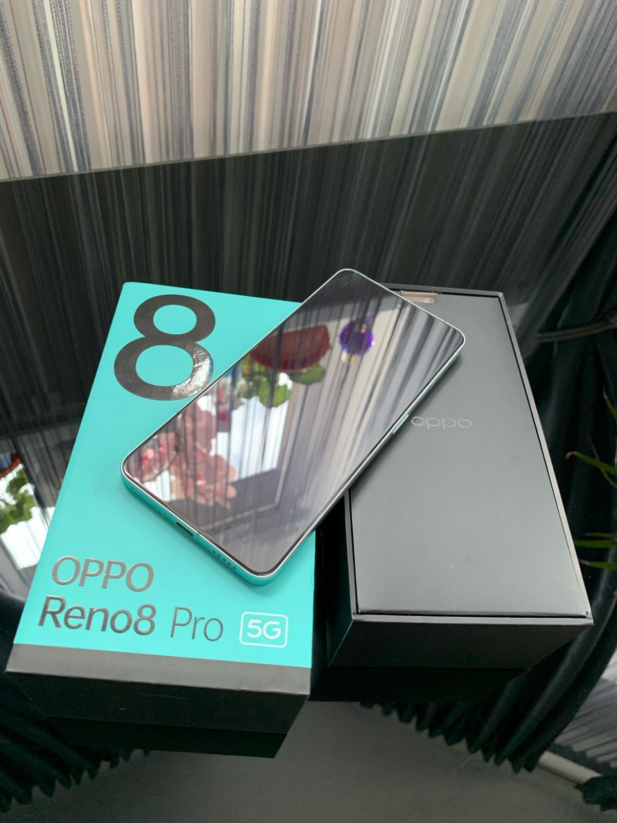 Oppo Reno 8 pro 256 mb