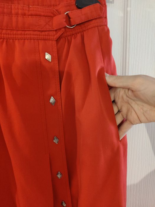 Червена пола, S размер