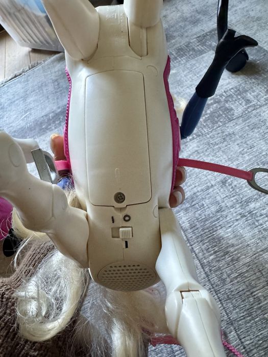 Barbie®  Барби и Кон с движения и звуци