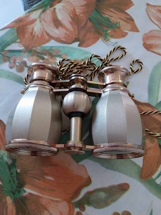 Binoclu  elegant auriu