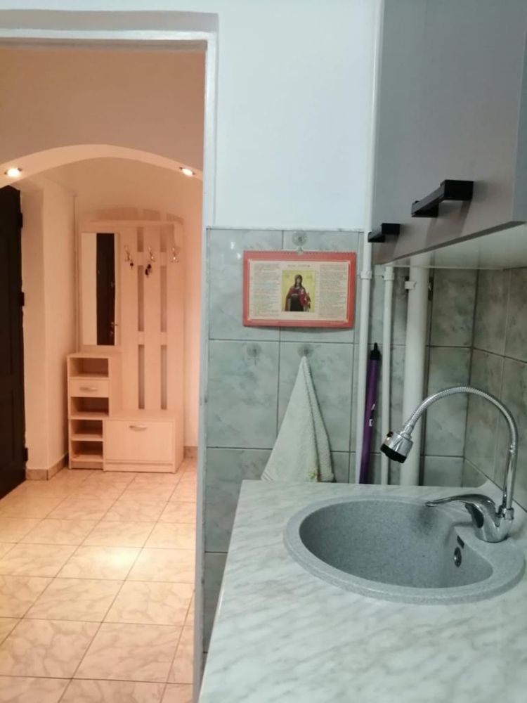 Închiriez apartament 3 camere Bârlad