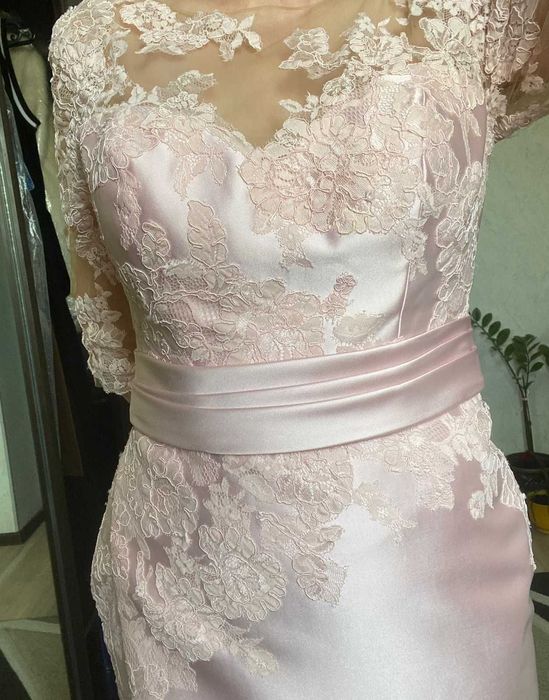 Продам платье для праздничное мероприятия