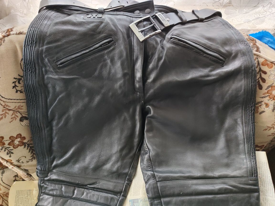 Pantaloni de piele pt motocicleta !..