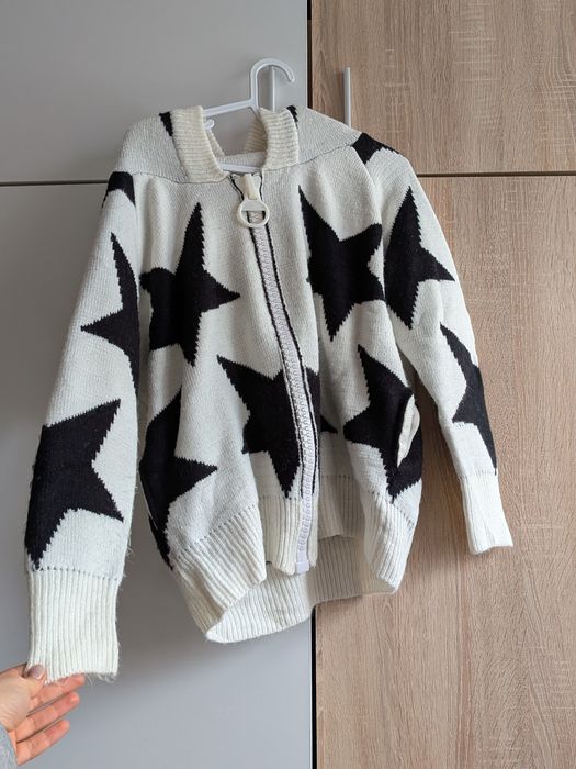 Вълнен суичър със звезди