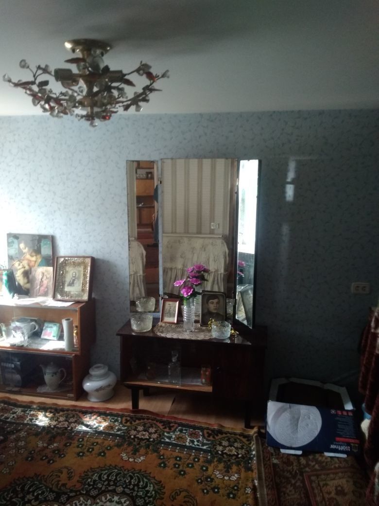 Обменяю  дом( на два хозяина ) на однокомнатную или  двух квартиру