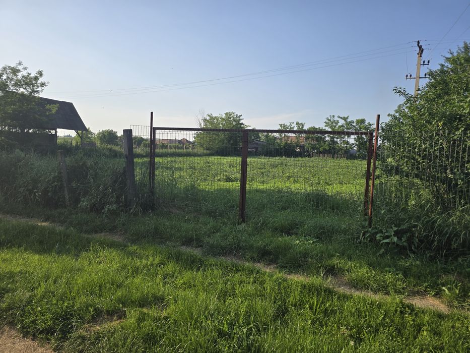 Vând teren intravilan