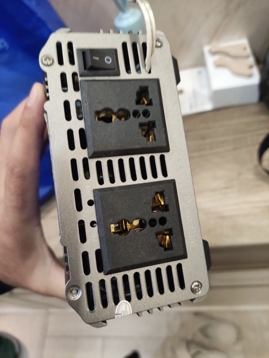 Инвертор 12-220v 2000w