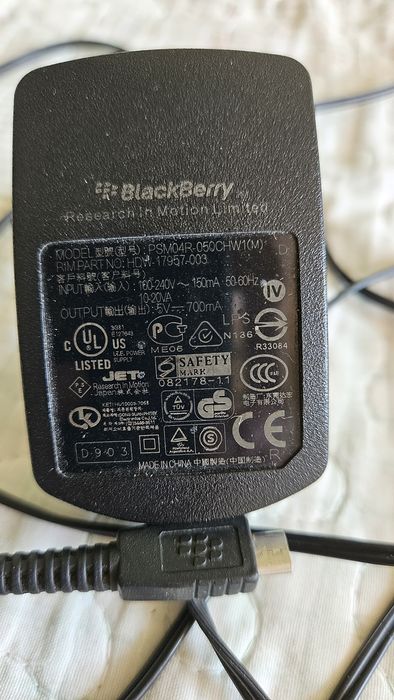 Кожен калъф на Blackberry и зарядно - оригинални