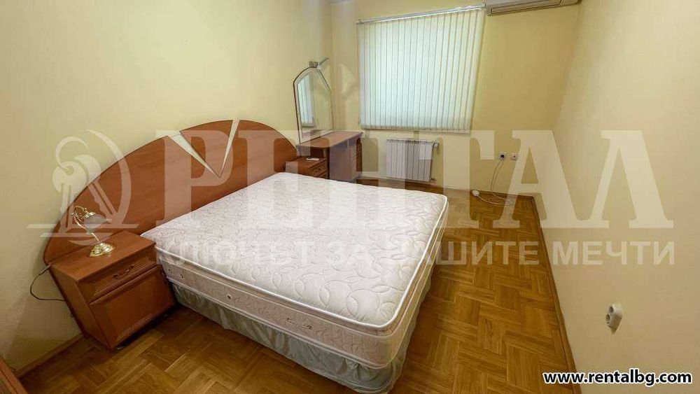 Дава се под наем Тристаен апартамент в Пловдив, Център - 115 кв.м за 600 € - Снимка #11