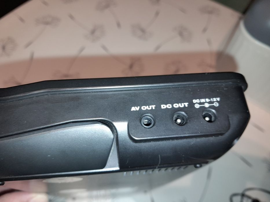 Vând dvd portabil auto