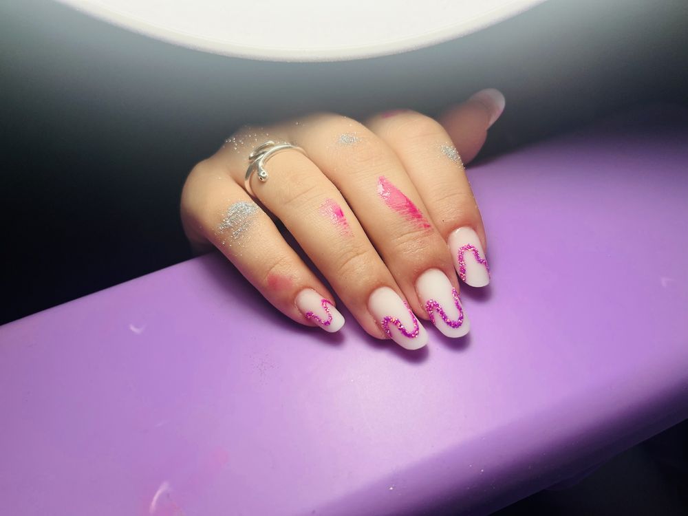 Unghii cu gel/ semipermanenta/ pedichiura