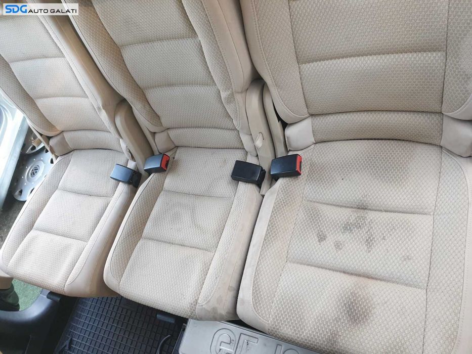 Interior Textil 7 Locuri cu Incalzire Scaun Scaune Fata Stanga Dreapta si Banchete cu Spatar 7 Locuri Volkswagen Touran 1T3 2010 - 2015 [C8096] (necesita cosmetizare, nu e rupt, jumulit, are doar pete)