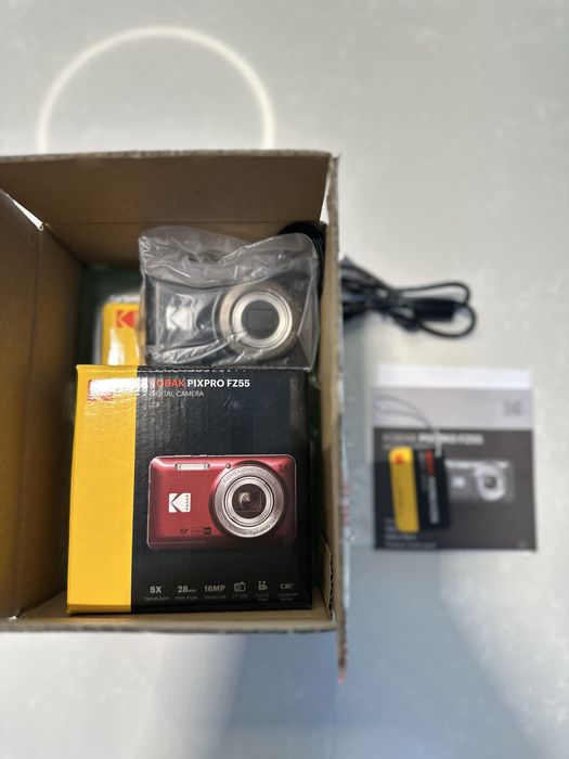 чисто нов фотоапарат Kodak Pixpro FZ55
