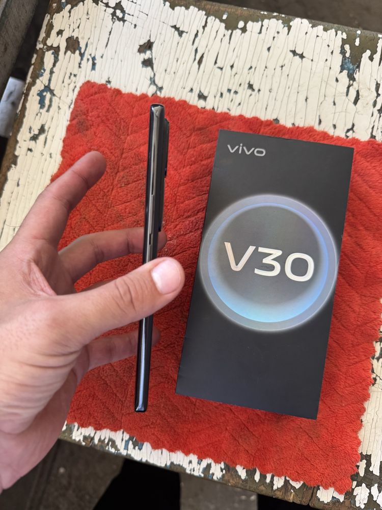 vivo v30 pamit 12.256g holati yengidek karopka ful kamplekt