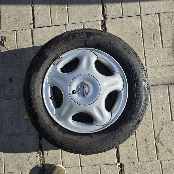 Алуминиеви джанти с гуми