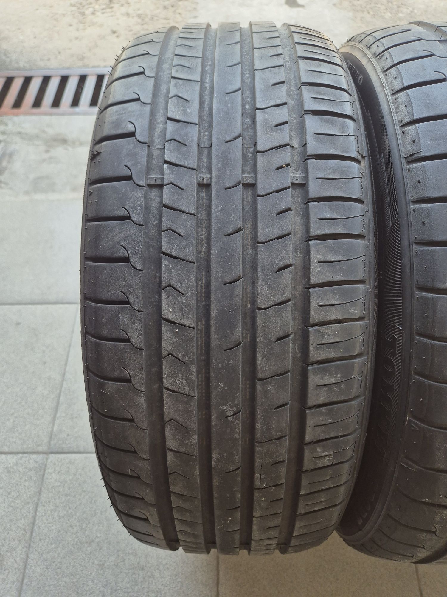 225/45/18 Tomket