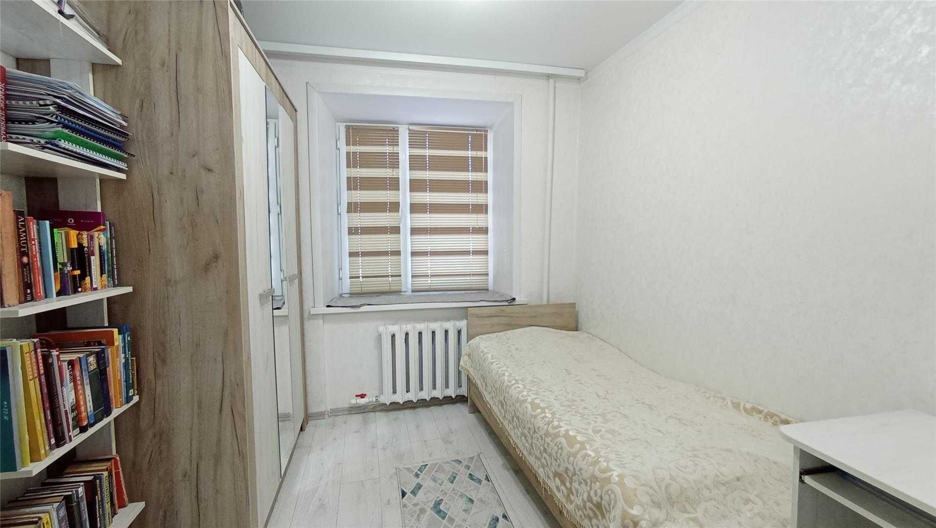 Продам 3-комнатную квартиру на 6 микрорайоне, 54 м², 1/9 этаж