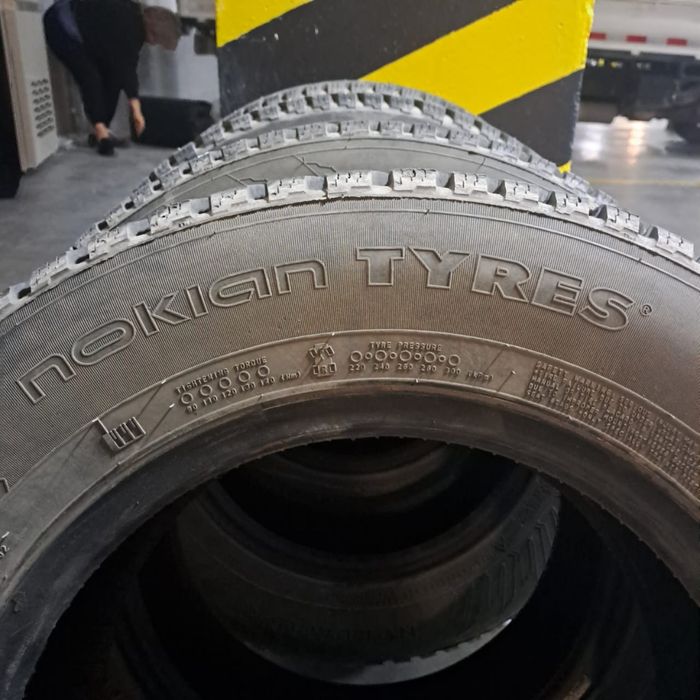 Копмлект зимних (щипованных) щин 185/70 R14 Nokian tyres