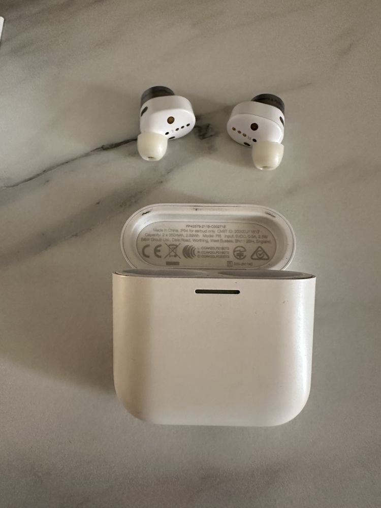 Bowers & Wilkins pi5 casca dreapta defecta