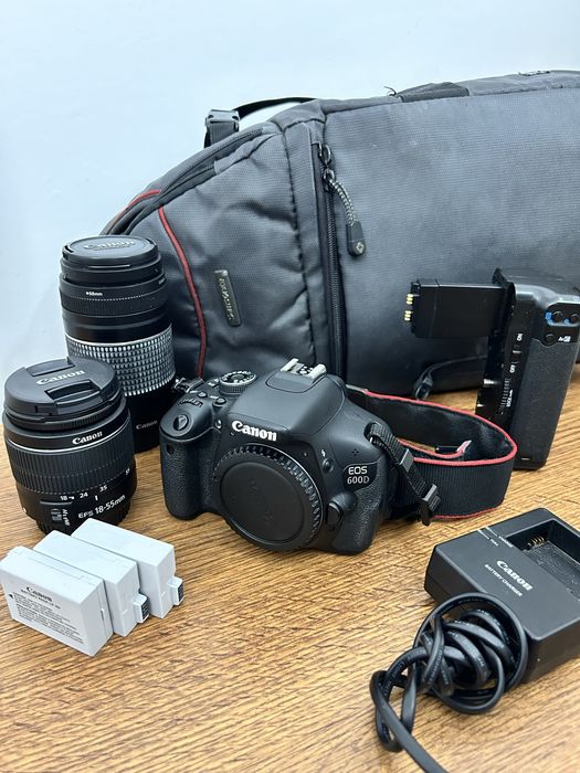 Aparat Foto Canon 600D 75-300mm + Kit 18-55mm II