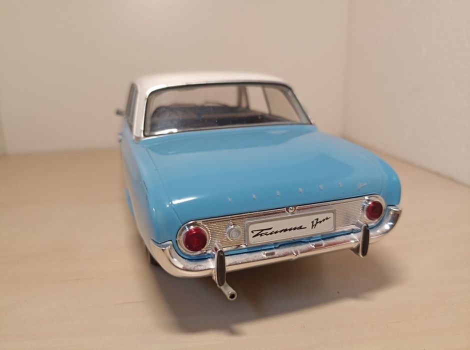 Ford taunus  1:18
Scara 1:18
Revell 

Pozele reflectă realitatea. Se