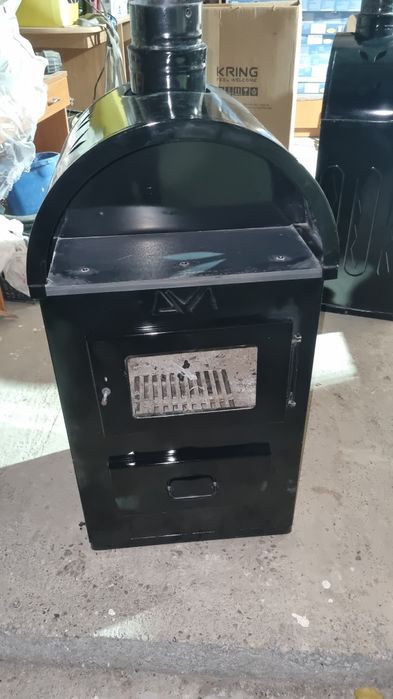 Vând semineu pe lemn