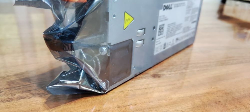 Продавам работещи сървърни захранвания Dell 1100W