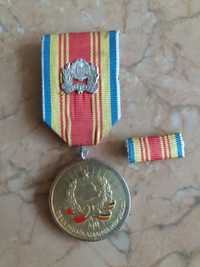 Medalii , insigne , plachetă