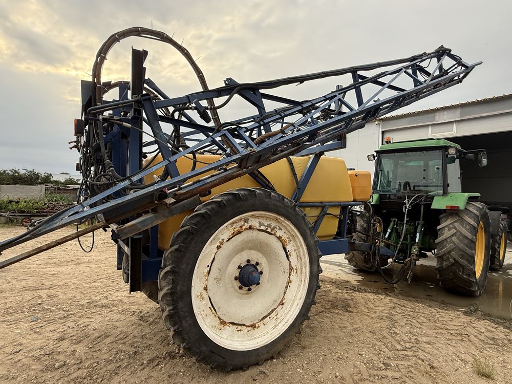 Hardi Mega 24/28m ;1200l an 2004 / Caruelle Prima