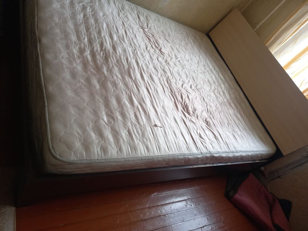 Кровать двухспальная , тахта 160*200 с матрасом