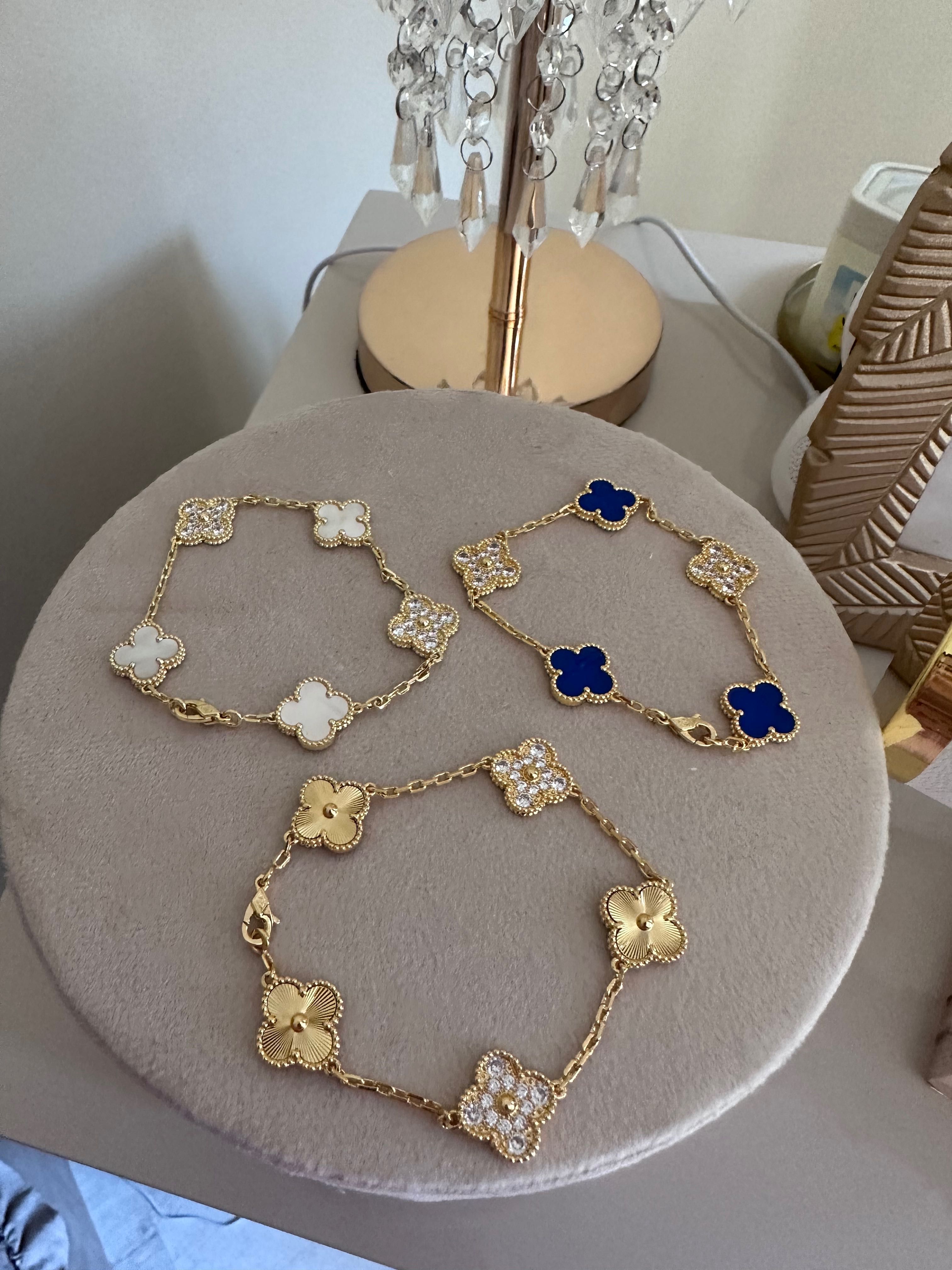 Златиста гривна с големи детелини по модел на Van Cleef