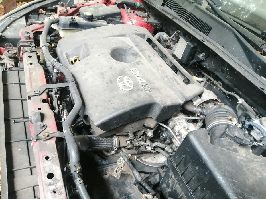 Motor TOYOTA RAV 4 2.2 D4D și alte subansamble  din dezmembrarea unei
