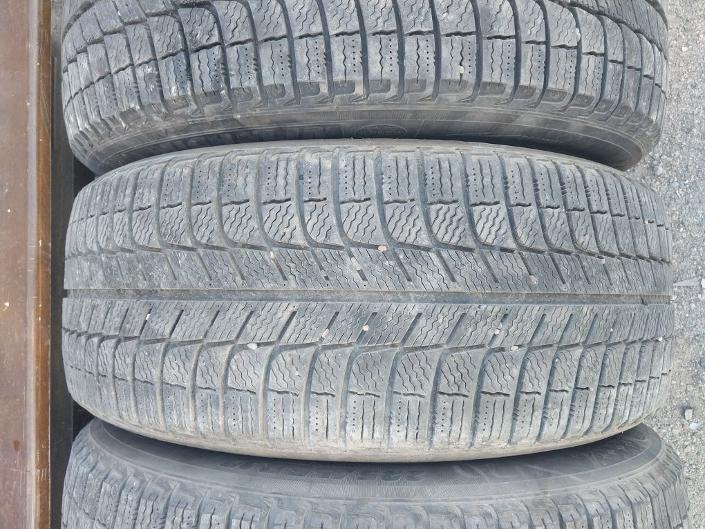 4 шины Michlen 225 55 R17. С небольшим пробегом.