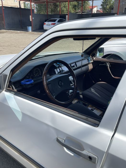 Продам СРОЧНО Мерс 124